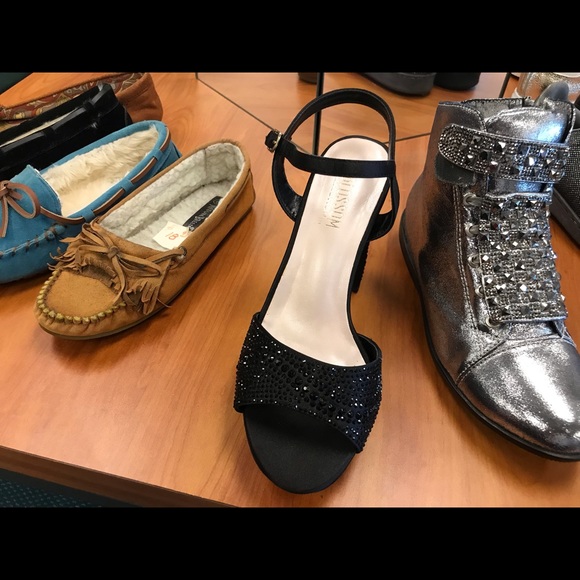 Ladies elegant dress shoes. - Picture 1 of 1